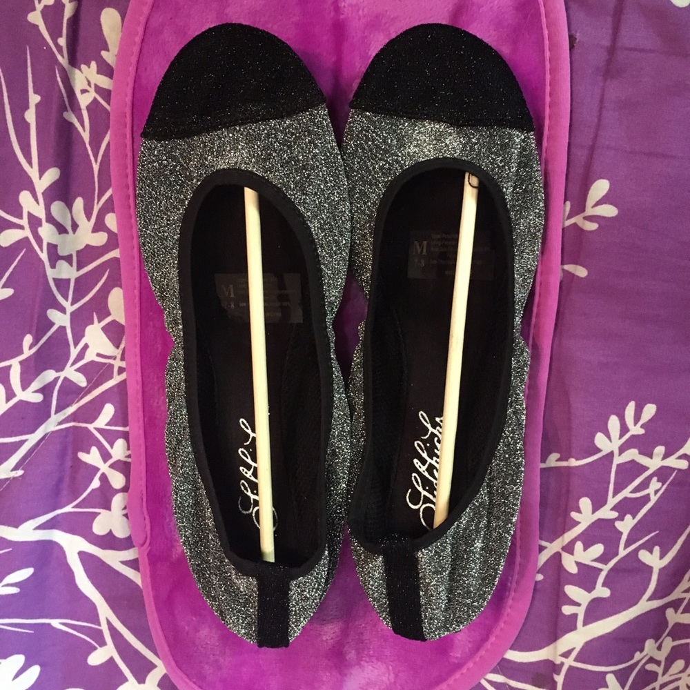 Woman’s sparkle SideKicks Foldable take along slippers. Size-Medium